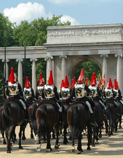 The Household Cavalry returning to Knightsbridge Barracks through Apsley Gate